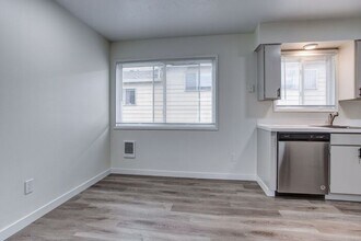 847 NE 55th Ave in Portland, OR - Building Photo - Building Photo