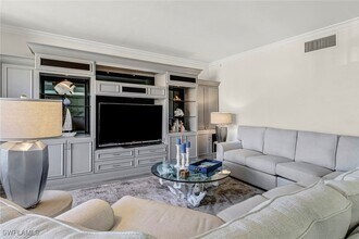 450 Bayfront Pl in Naples, FL - Building Photo - Building Photo