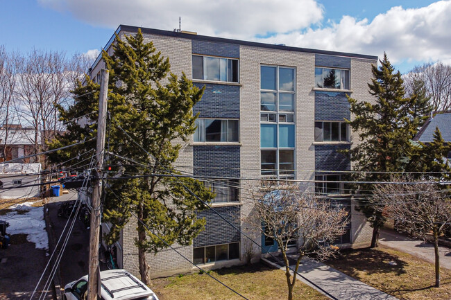 261 Breezehill Ave S in Ottawa, ON - Building Photo - Building Photo