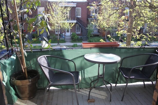 property at 6286 1Re Av