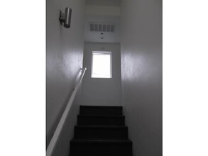 1296-1298 W 37th Pl in Los Angeles, CA - Foto de edificio - Building Photo