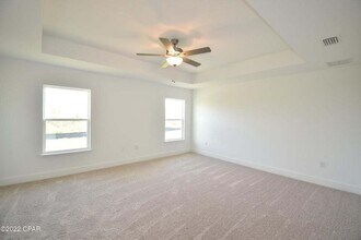 8500 Sun Pt Dr in Callaway, FL - Foto de edificio - Building Photo