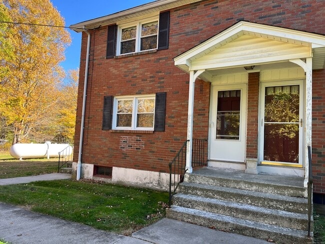 616 Norwich Ave in Colchester, CT - Building Photo - Building Photo