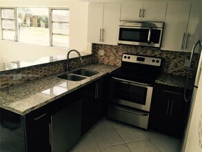 8043 Lagos De Campo Blvd in Tamarac, FL - Building Photo - Building Photo