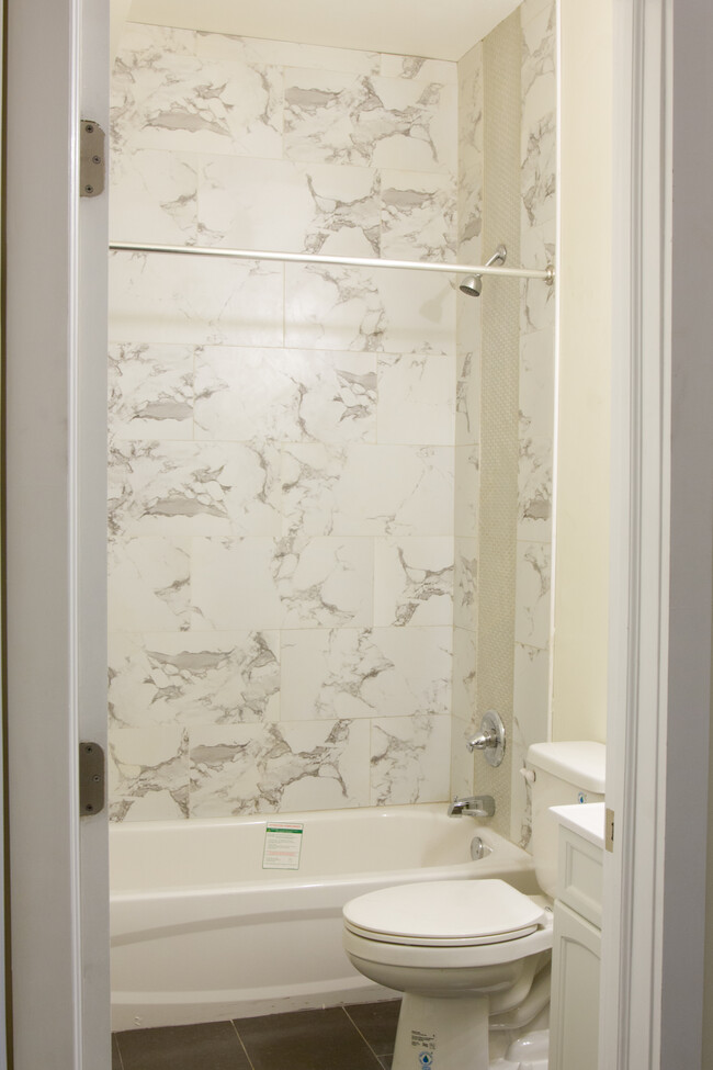 6032 Market St, Unit 3 in Philadelphia, PA - Building Photo - Building Photo