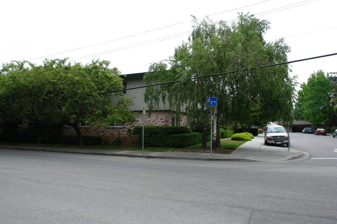 801 Walnut in San Carlos, CA - Building Photo