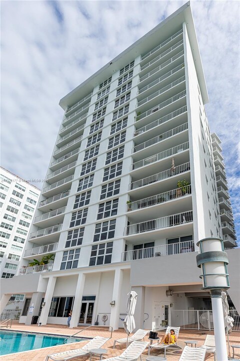 1228 West Ave, Unit 701 in Miami Beach, FL - Building Photo