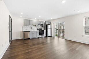 7620 Ridge Ave in Philadelphia, PA - Building Photo