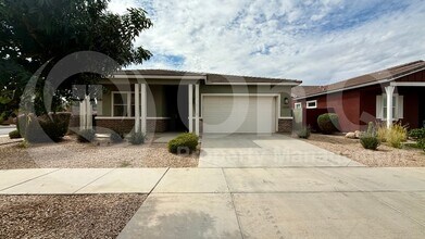 22721 E Calle Luna in San Tan Valley, AZ - Foto de edificio - Building Photo