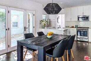 4870 Stratford Rd in Los Angeles, CA - Building Photo