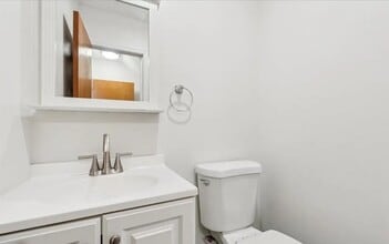 7504 Valley Ave in Philadelphia, PA - Foto de edificio - Building Photo