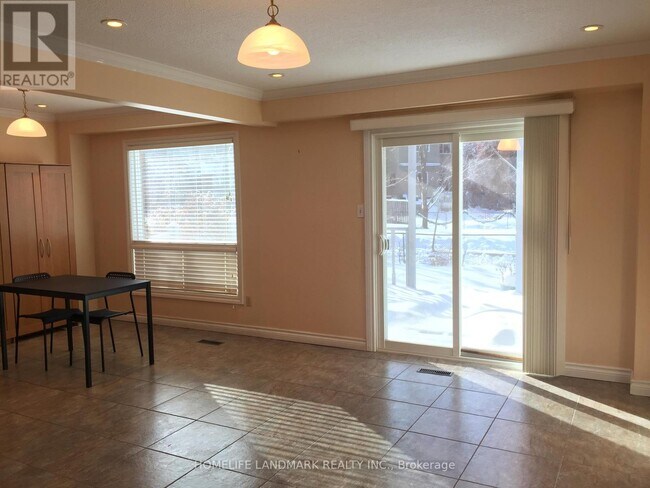 6211 Fullerton Crescent in Mississauga, ON - Building Photo - Building Photo