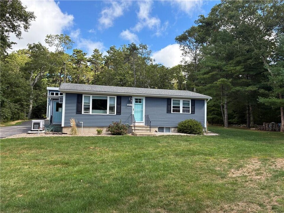 283 Balsam Rd in South Kingstown, RI - Foto de edificio