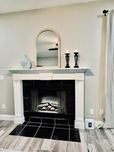 Room in House on Polar Rock Rd SW in Atlanta, GA - Building Photo - Building Photo