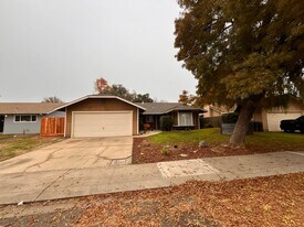 1524 Swarthmore Dr in Modesto, CA - Building Photo