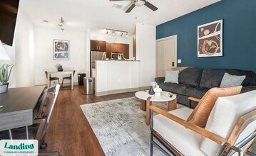 2056 Sundance Parkway in New Braunfels, TX - Foto de edificio - Building Photo