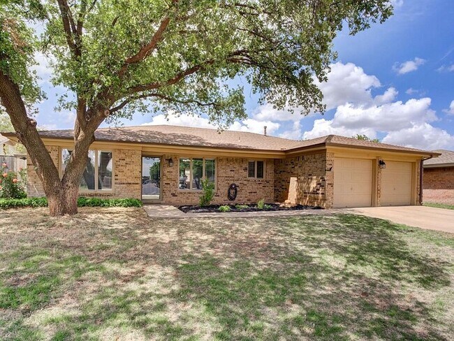 5222 94th St in Lubbock, TX - Foto de edificio - Building Photo