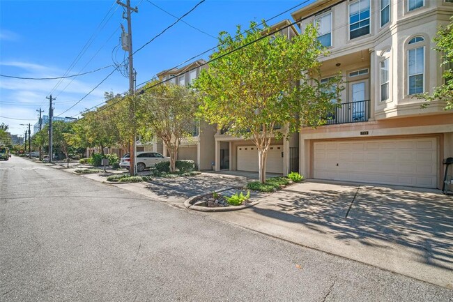 707 Knox St in Houston, TX - Foto de edificio - Building Photo