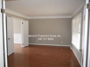 4081 Craver Land Rd in Clemmons, NC - Foto de edificio - Building Photo