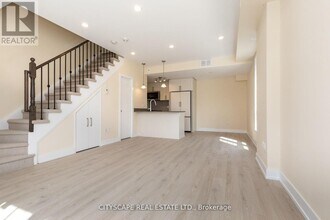 3 Elsie Ln in Toronto, ON - Building Photo - Building Photo