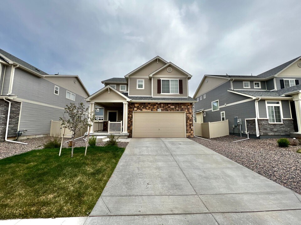 3659 Hazelwood Ln in Johnstown, CO - Building Photo