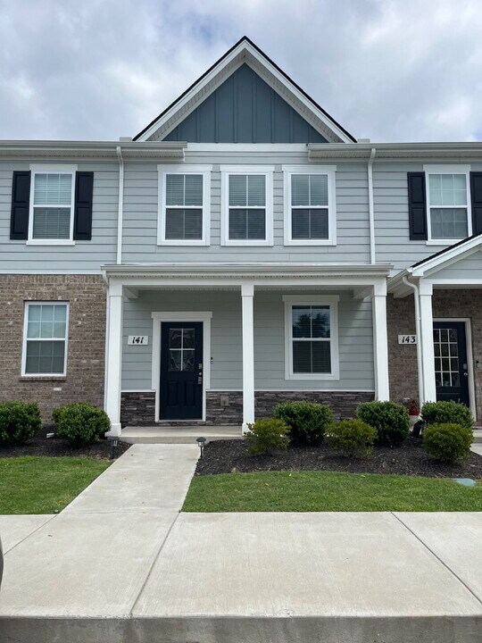 141 Cecil Rd in Lebanon, TN - Building Photo