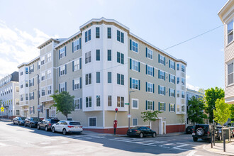 39 Dorchester St in Boston, MA - Foto de edificio - Building Photo