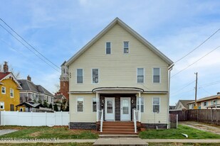 509 Hallstead St in Dickson City, PA - Building Photo