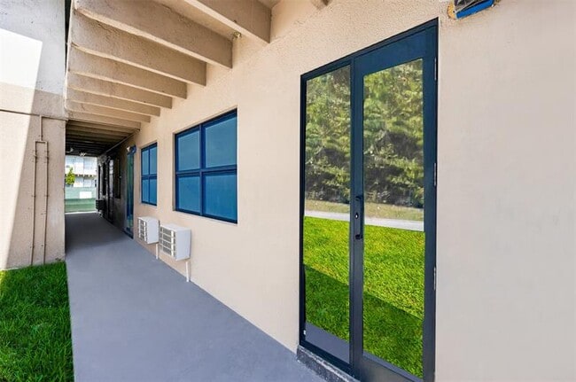 110 NW 7th Ave in Pompano Beach, FL - Building Photo - Building Photo