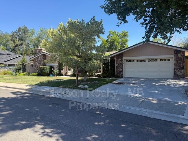 property at 2845 Glenwood Ct
