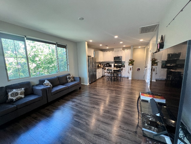 3230 E Yountville Dr in Ontario, CA - Building Photo - Building Photo