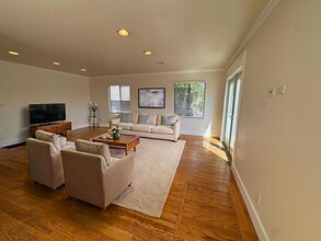 330 Y Pl in Laguna Beach, CA - Building Photo - Building Photo