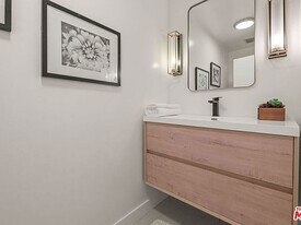 1130 Flower St in Los Angeles, CA - Building Photo