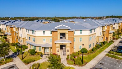 Vista Pines in Orlando, FL - Foto de edificio - Building Photo