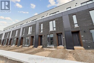 112 EVERETT Cmn in St Catharines, ON - Building Photo - Building Photo