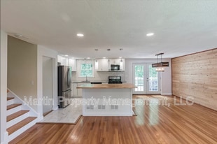 12 Joyce Rd in Wayland, MA - Building Photo