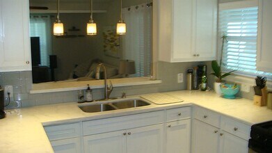 112 Robert Lee Rd in Houston, TX - Building Photo - Building Photo
