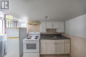 1366 Davenport Rd in Toronto, ON - Building Photo - Building Photo