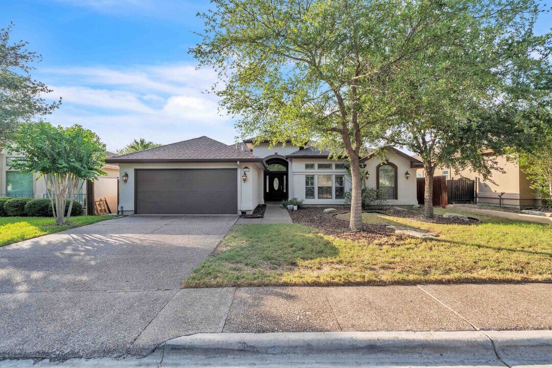 3814 Sandcliff Dr in Laredo, TX - Building Photo