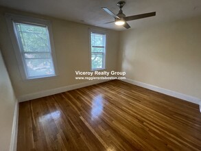 234 Cypress St, Unit #2 in Brookline, MA - Foto de edificio - Building Photo