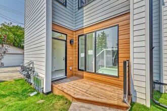 Richmond Road in Calgary, AB - Building Photo - Building Photo