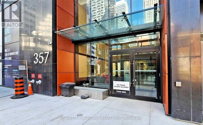 357 King St W in Toronto, ON - Building Photo - Building Photo