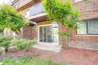 1208 Whispering Hills Ct in Naperville, IL - Building Photo - Building Photo