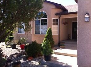 64 Blue Grouse Dr in Canon City, CO - Foto de edificio - Building Photo