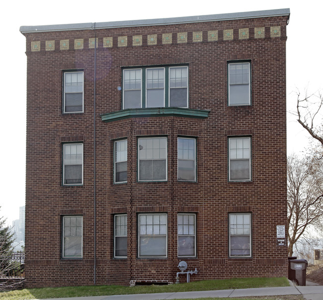 170 Summit Ave in St. Paul, MN - Foto de edificio - Building Photo