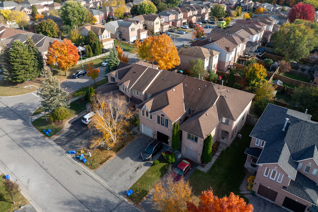 133 Timber Mill Av in Whitby, ON - Building Photo