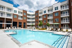 550 Webb Gin House Rd in Lawrenceville, GA - Building Photo
