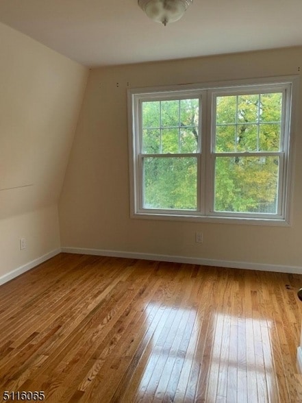 132 Willow St, Unit MasterBedroom in Bloomfield, NJ - Building Photo - Building Photo