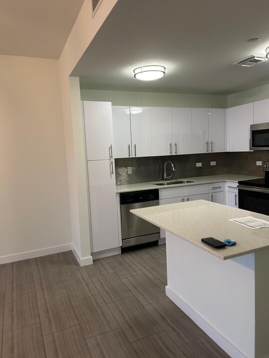 1776 Polk St, Unit 1017 in Hollywood, FL - Building Photo