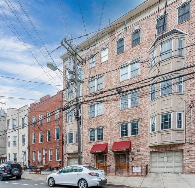 122 Monroe St in Hoboken, NJ - Foto de edificio - Building Photo